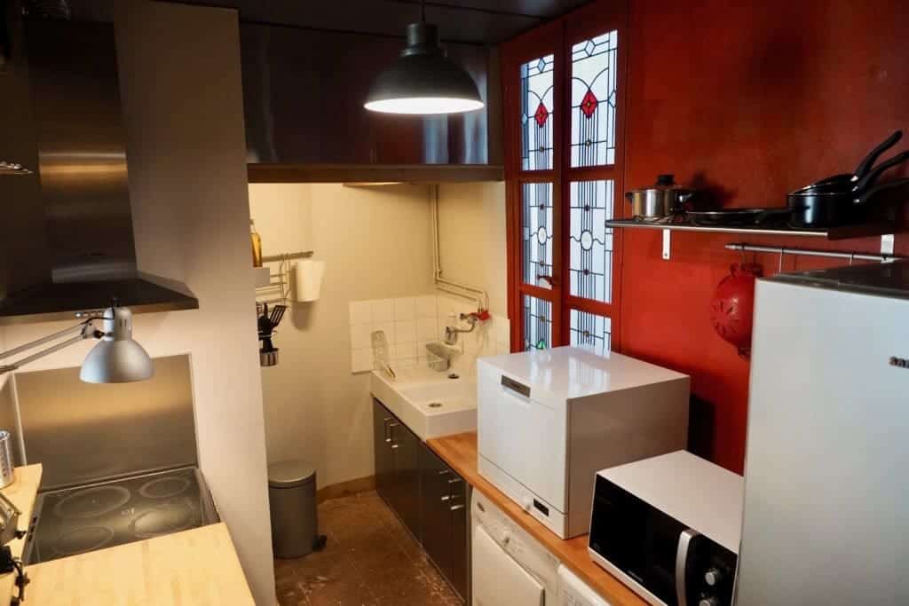 Fully equipped kitchen of our apartment in Toulouse, France